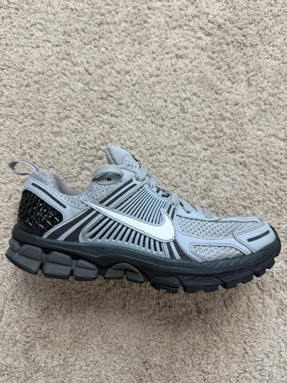 Nike Zoom Vomero 5 GS Youth Size 6Y Womens 7.5 Grey Black Sneakers HV6421-001